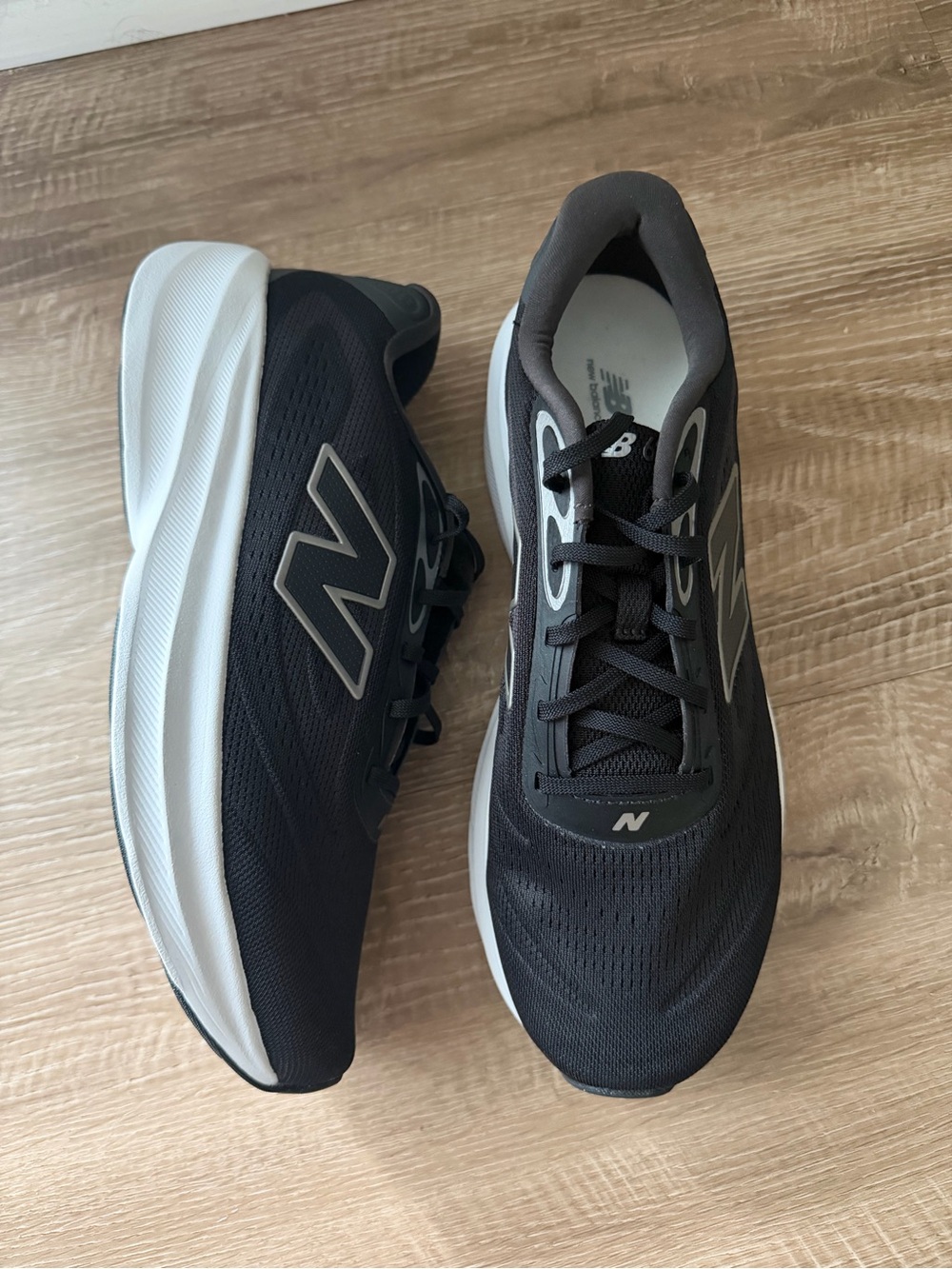 New Balance 680 v9 Men's Black and White Athletic Running Shoes